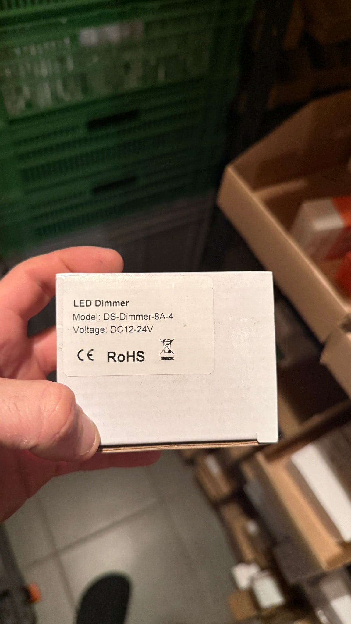 Jelektro LED Aufbaudimmer 8 A im weissen Gehäuse für 12–24 V