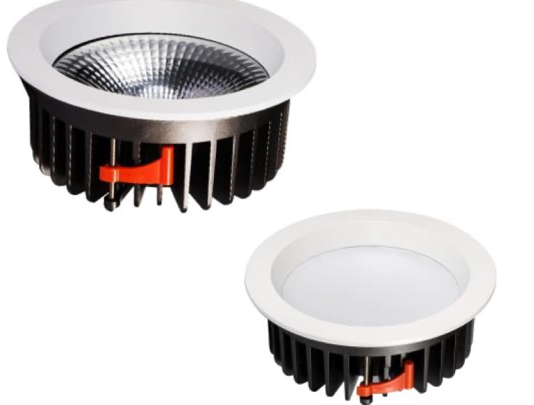 Jelektro LED Einbau-Downlight rund mit weissem Rand und schwarzem Kühlkörper, COB und SMD Ausführung
