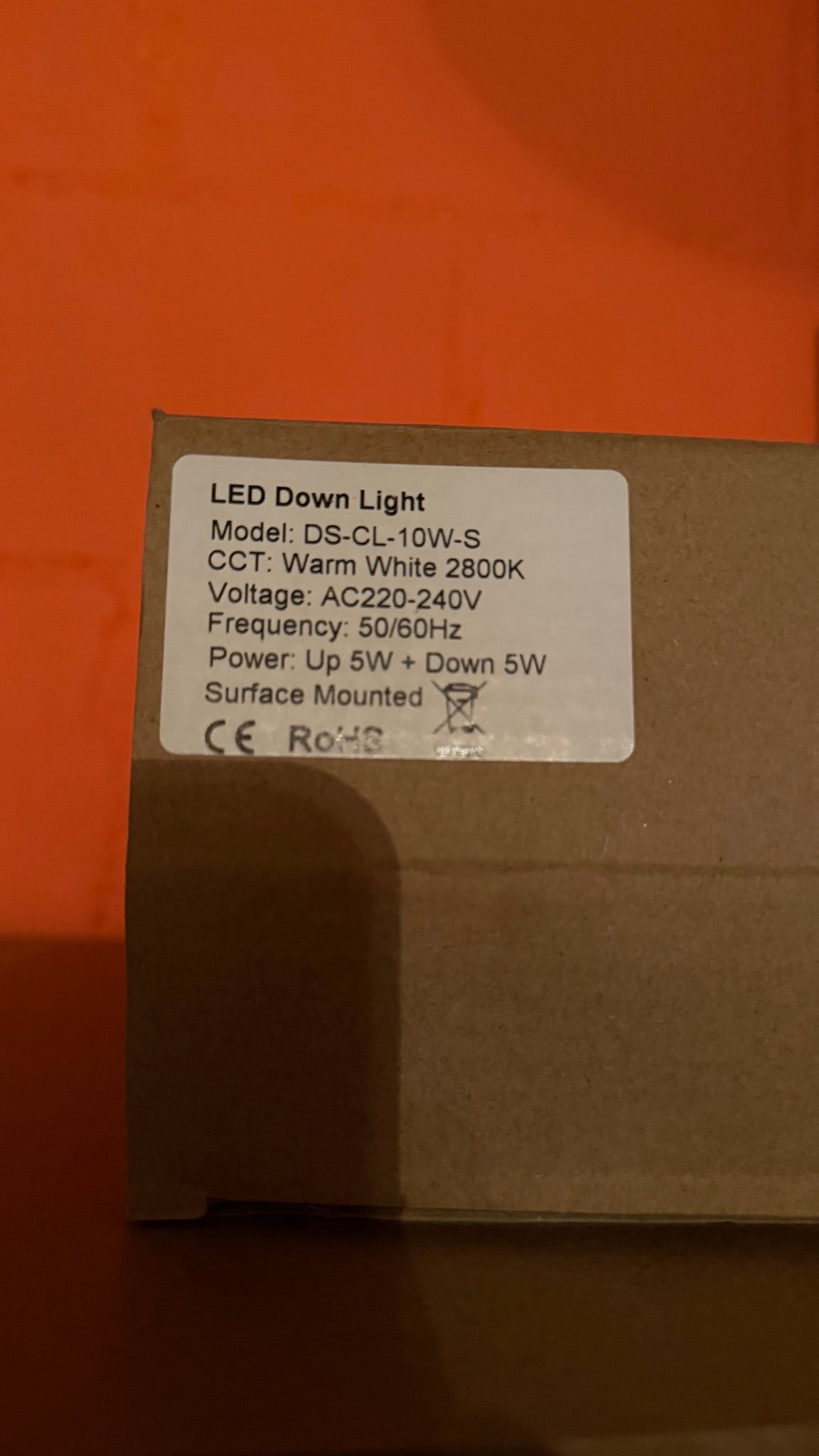 Jelektro LED Wandleuchte Up und Down mit 2 × 5 W in 2800 K, Verpackung mit Typenschild